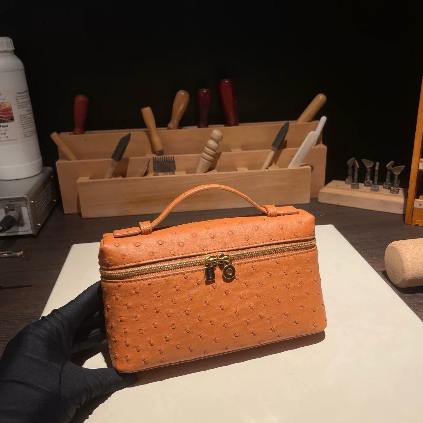 李师傅~手工制作包进口南非KK鸵鸟皮拉链化妆包手提斜挎包女棕色