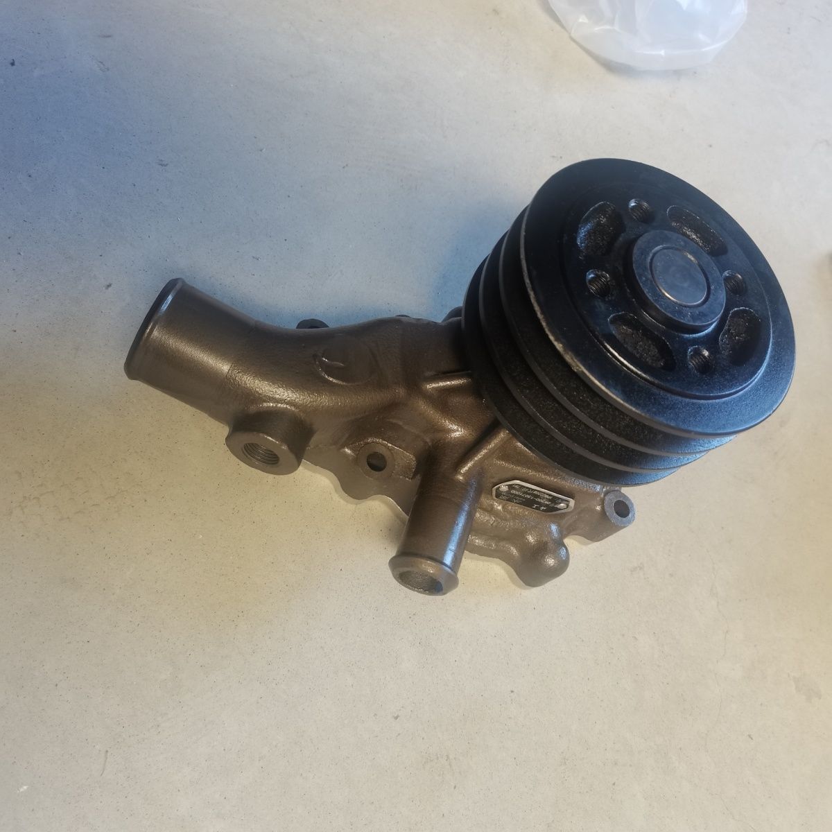 玉柴发动机水泵DK30-17冷