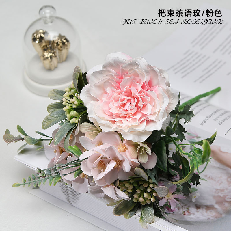 真手捧花婚礼红白玫瑰新娘旅拍森系小清新雏菊婚纱摄影拍摄道具