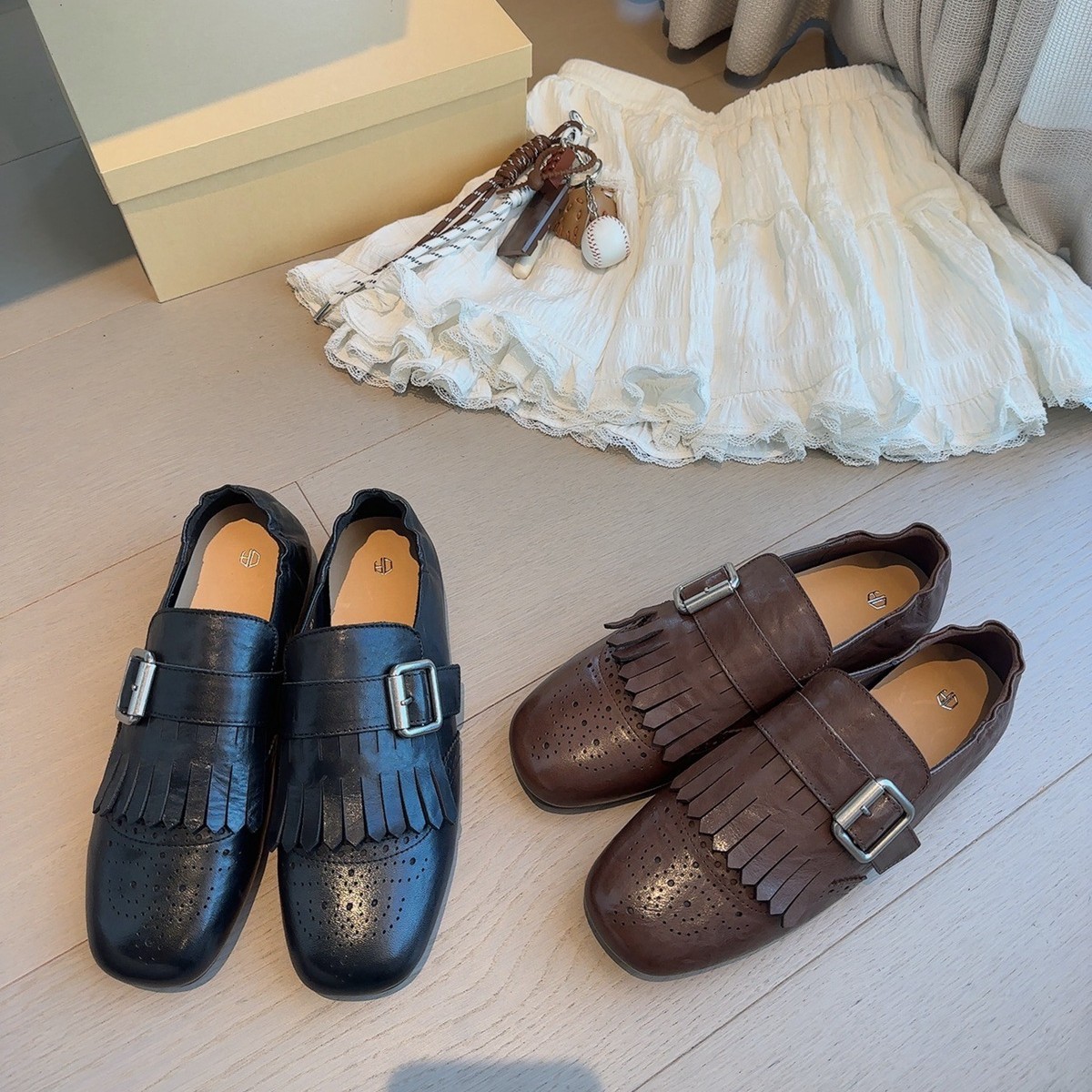 英伦风~红色复古流苏扣小皮鞋女2025新款平底布洛克乐福单鞋