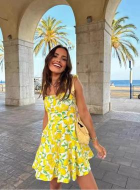 Leisure printed strapless dress         休闲印花吊带连衣短裙