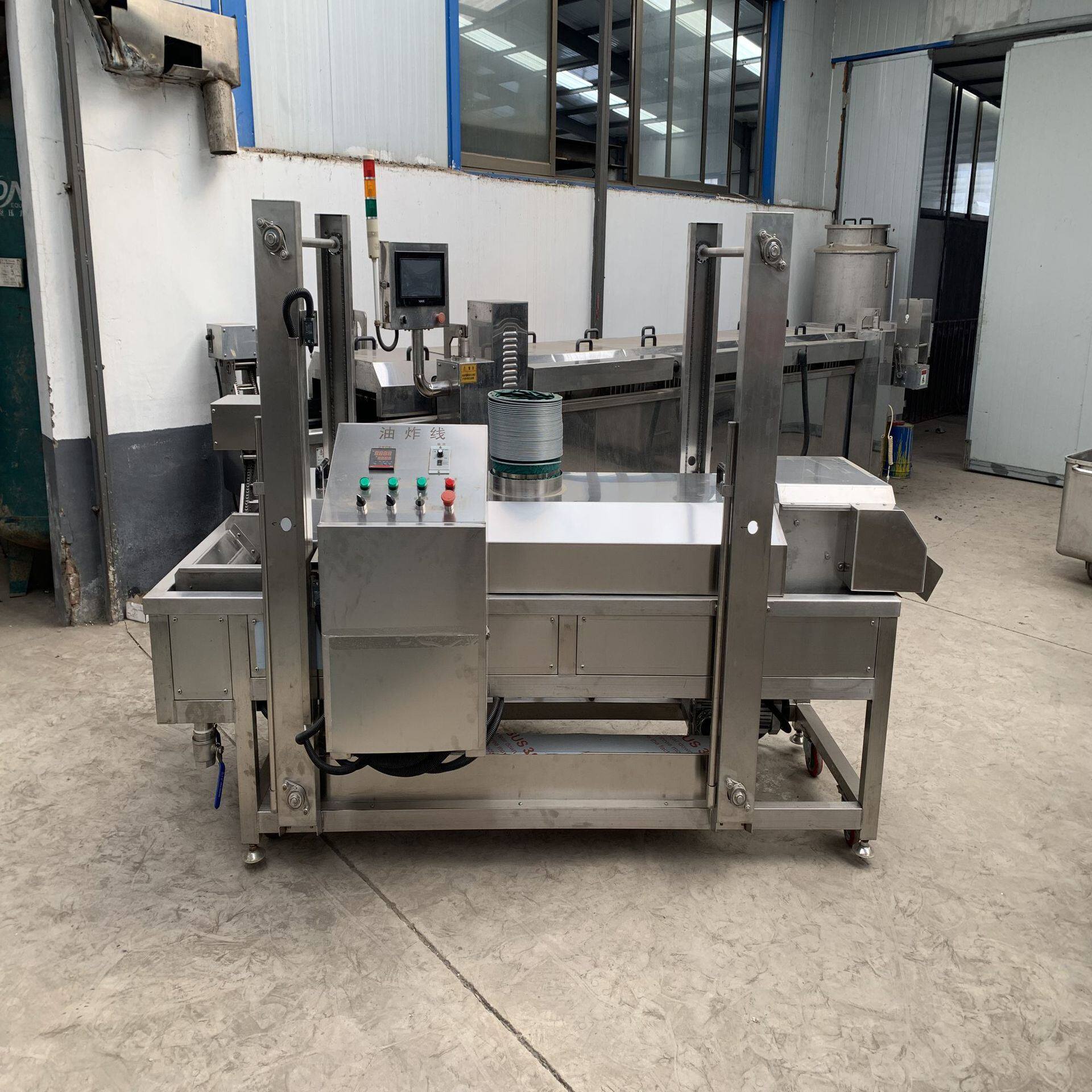 红薯片油炸机 土豆片油炸机食品厂设备 休闲食品红薯片油炸线