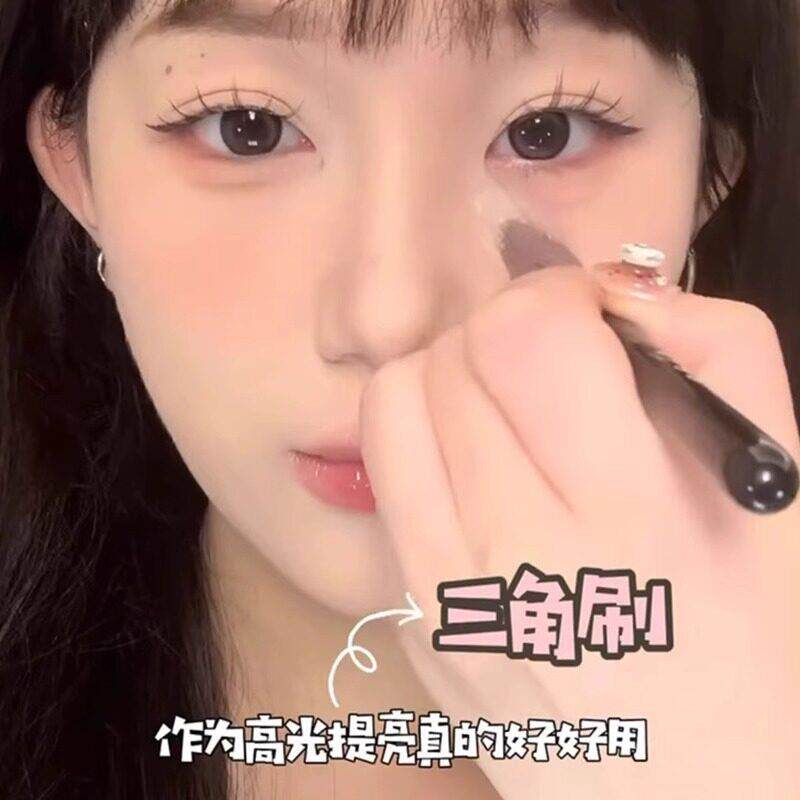 太瞭好用！三角熨EJN斗刷斜高光刷面部中泪沟提亮刷眼头瑕刷化妆