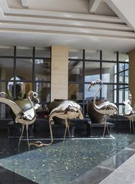 不锈钢仙鹤雕塑金属镜面火烈鸟摆件酒店水景售楼部草坪装饰品定制