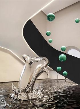 玻璃钢电镀鲸鱼落地大摆件海豚鲨鱼雕塑商场大堂酒店壁挂艺术装置