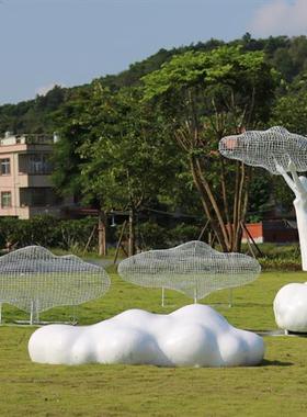 户外园林金属铁艺不锈钢镂空云朵玻璃钢抽象人物雕塑创意草坪摆件