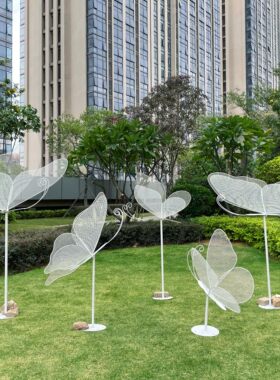 户外不锈钢镂空发光蝴蝶摆件园林景观售楼部草坪装饰昆虫铁艺雕塑
