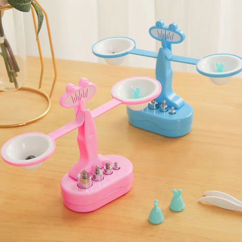 儿童玩具天平学生天平幼儿园小学重量的认识益智桌面游戏带砝码镊