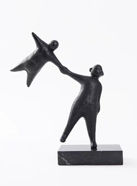 北欧现代样板房装饰品创意抽象拉手人雕塑摆件售楼处装饰品工艺品