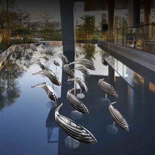 不锈钢小鱼摆件抽象菱形镜面鱼动物雕塑水景水池墙面装饰金属饰品