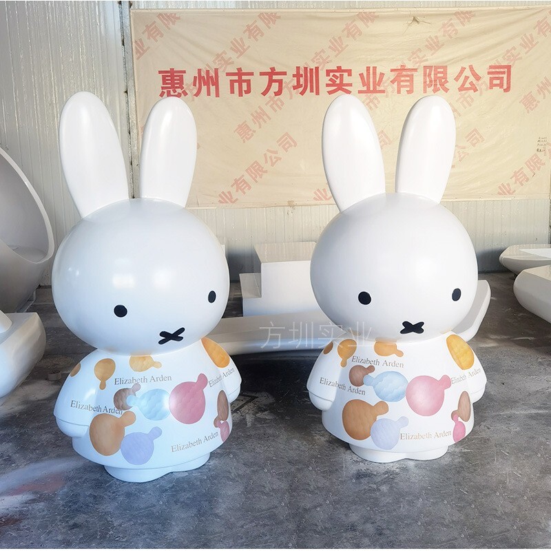 商场室内美陈玻璃钢树脂卡通兔子雕塑创意玩偶公仔摆件景观定制