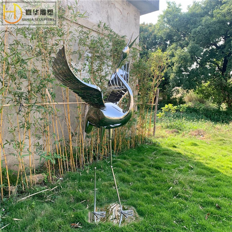 不锈钢镜面仙鹤丹顶鹤动物雕塑户外庭院景观水晶落地装饰摆件定制