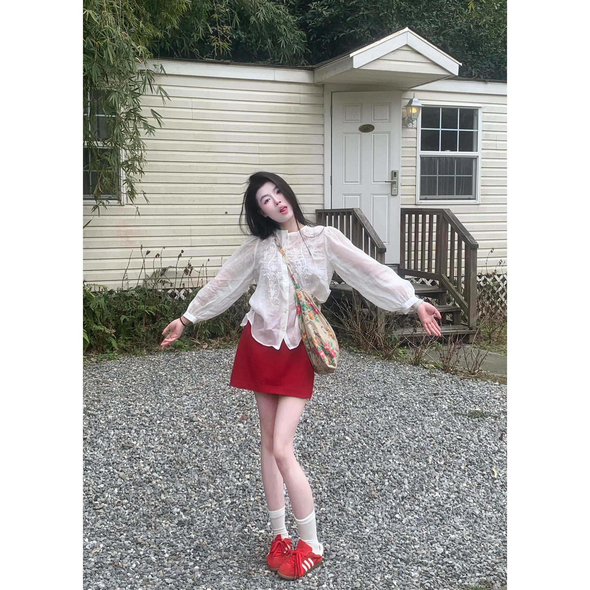 2025刺绣圆领微透蕾丝上衣红色半身裙女高腰显瘦a字包臀短裙套装