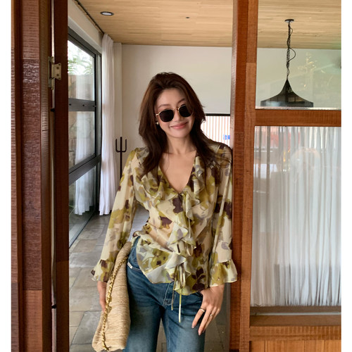 龍喜儿 法式碎花衬衫女喇叭袖v领设计感荷叶边绑带度假风衬衣R721