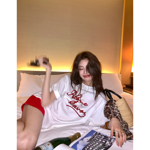 龍喜儿  白色短袖T恤女圆领刺绣字母半袖体恤宽松美式复古上衣381