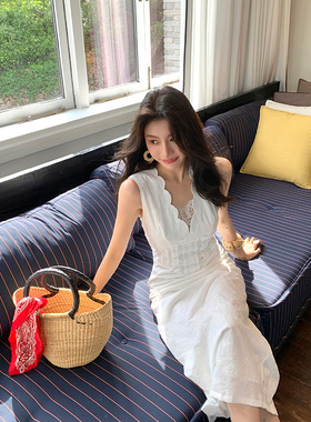 龍喜儿  白色连衣裙女无袖V领蕾丝修身收腰设计感法式刺绣长裙291