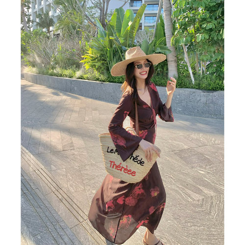 龍喜儿 印花连衣裙女复古高级感喇叭袖V领垂顺修身气质长裙J113