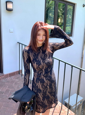 龍喜儿 氛围感轻熟风纯欲黑色透视蕾丝钩花喇叭袖连衣裙Z065