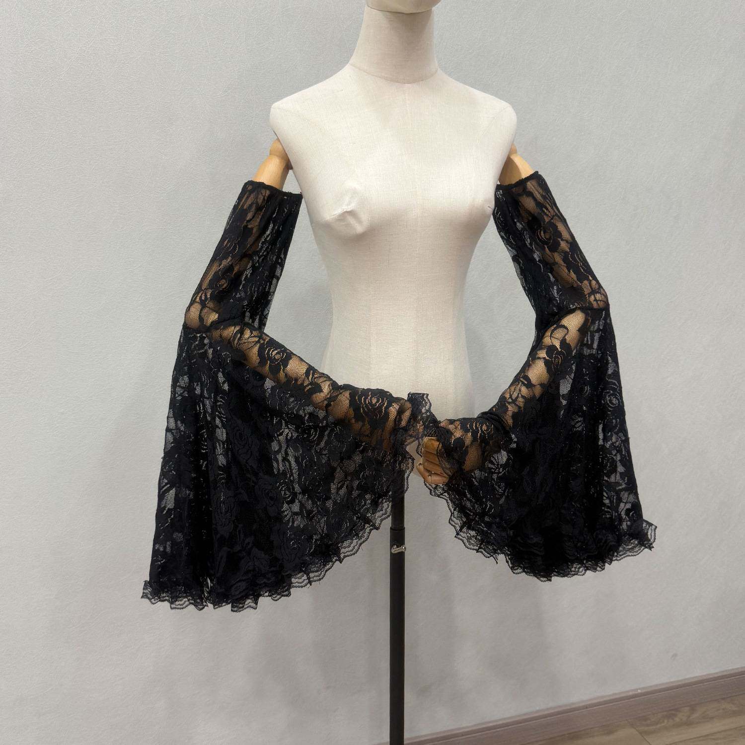 新娘蕾丝灯笼袖遮臂婚纱礼服外贸