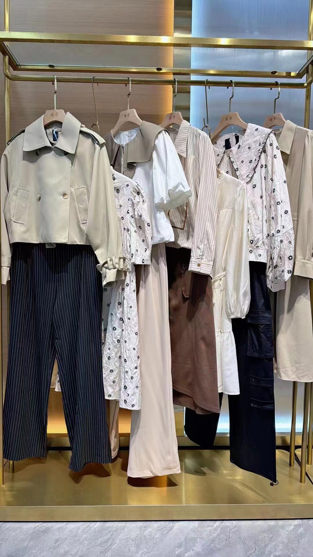 宠爱女人PETWOMAN24春品牌折扣女装商场专柜撤柜一手货源拿货走份