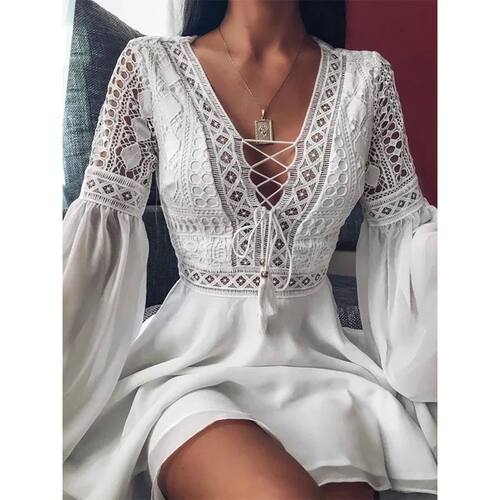蕾丝镂空v领绑带喇叭长袖连衣裙Lace trumpet long sleeved dress