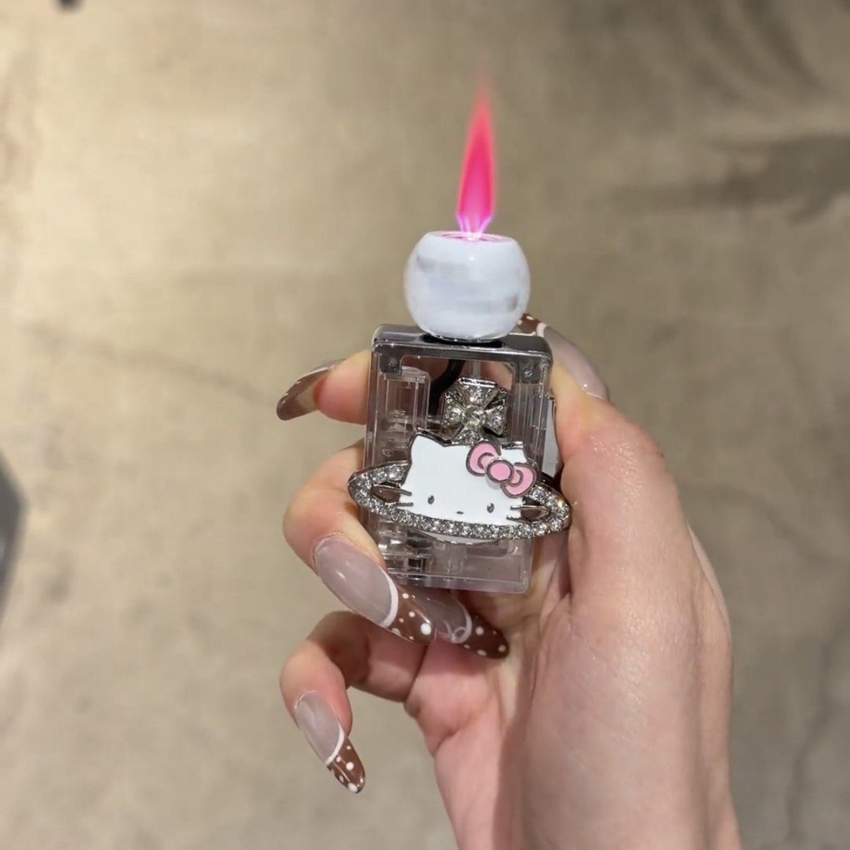 HelloKitty创意旋转骰子打火机女高颜值充气防风个性可爱送男友潮