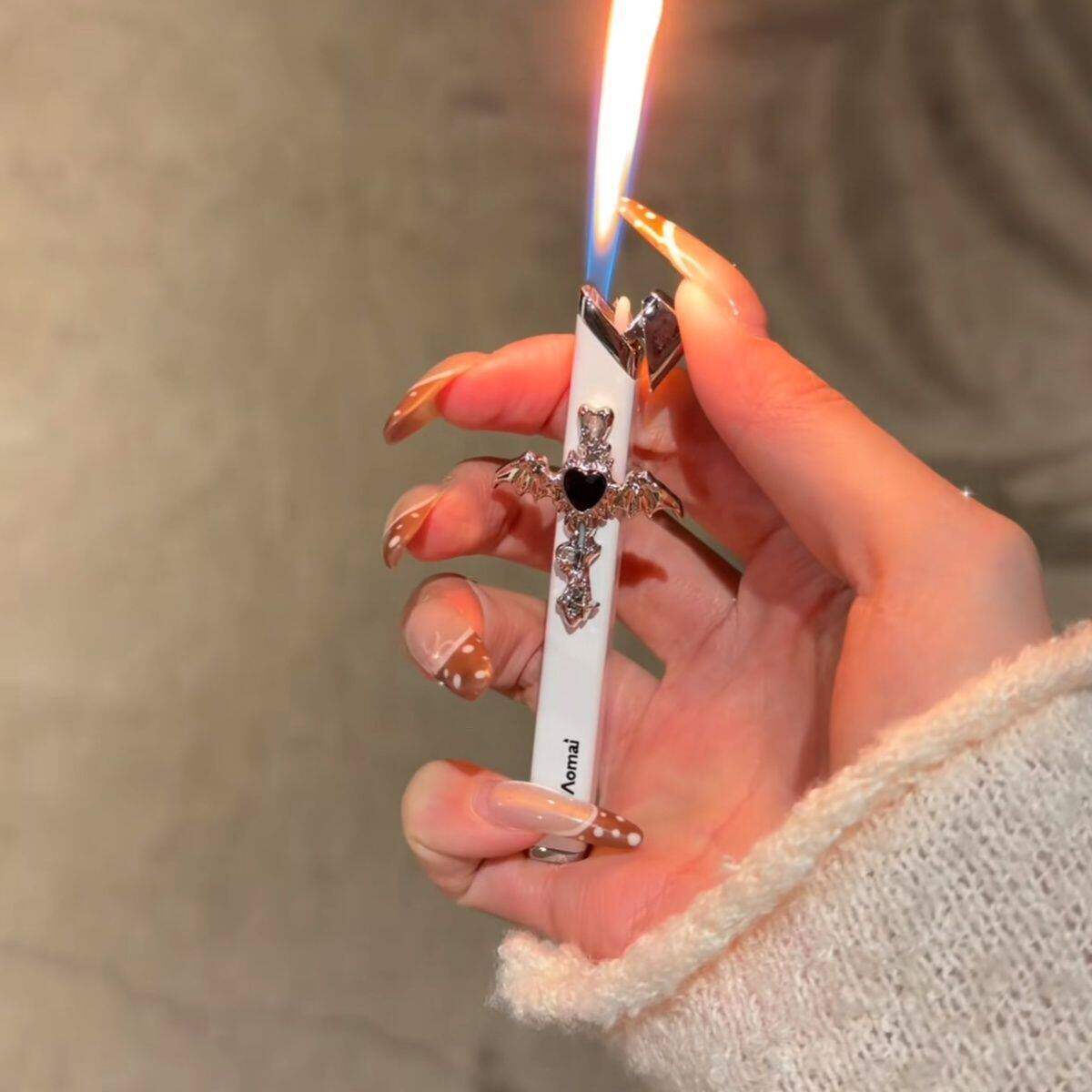 新年亚文化个性创意恶魔之翼白色打火机ins女孩子送男友礼物潮