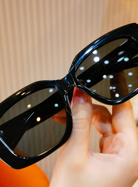 墨镜方框BULLEDESAVON凹造型