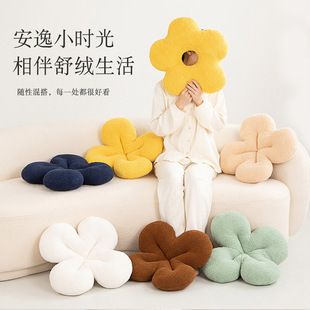 ins风创意家居花朵抱枕家庭装修室内沙发摆件靠枕办公室座椅腰靠