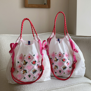 日系ballchain刺绣白粉九宫格环保购物袋大容量单肩斜挎通勤包女