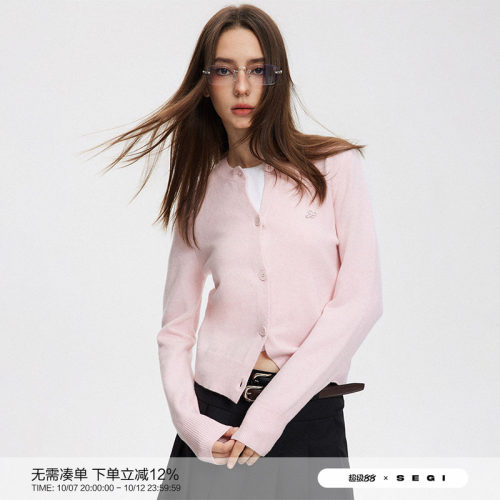 SEGI原创设计新款金属logo基础纽扣针织开衫女粉红色毛衣外搭上衣