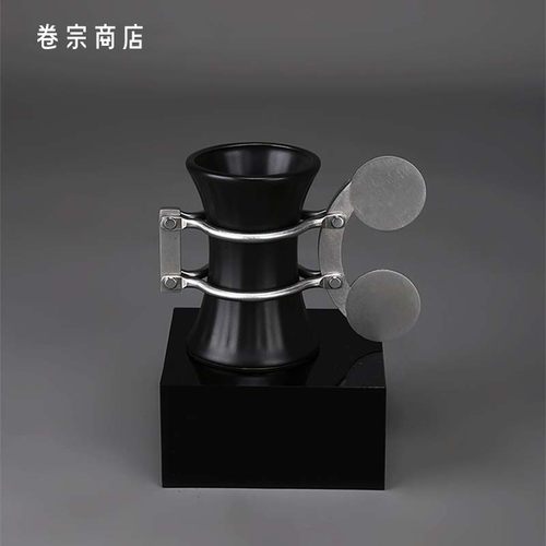 器皿局部错位器皿耳环抱酒杯
