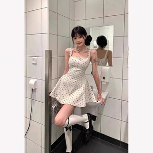 法式约会短裙印花收腰显瘦少女感小个子吊带连衣裙夏季新款a字裙