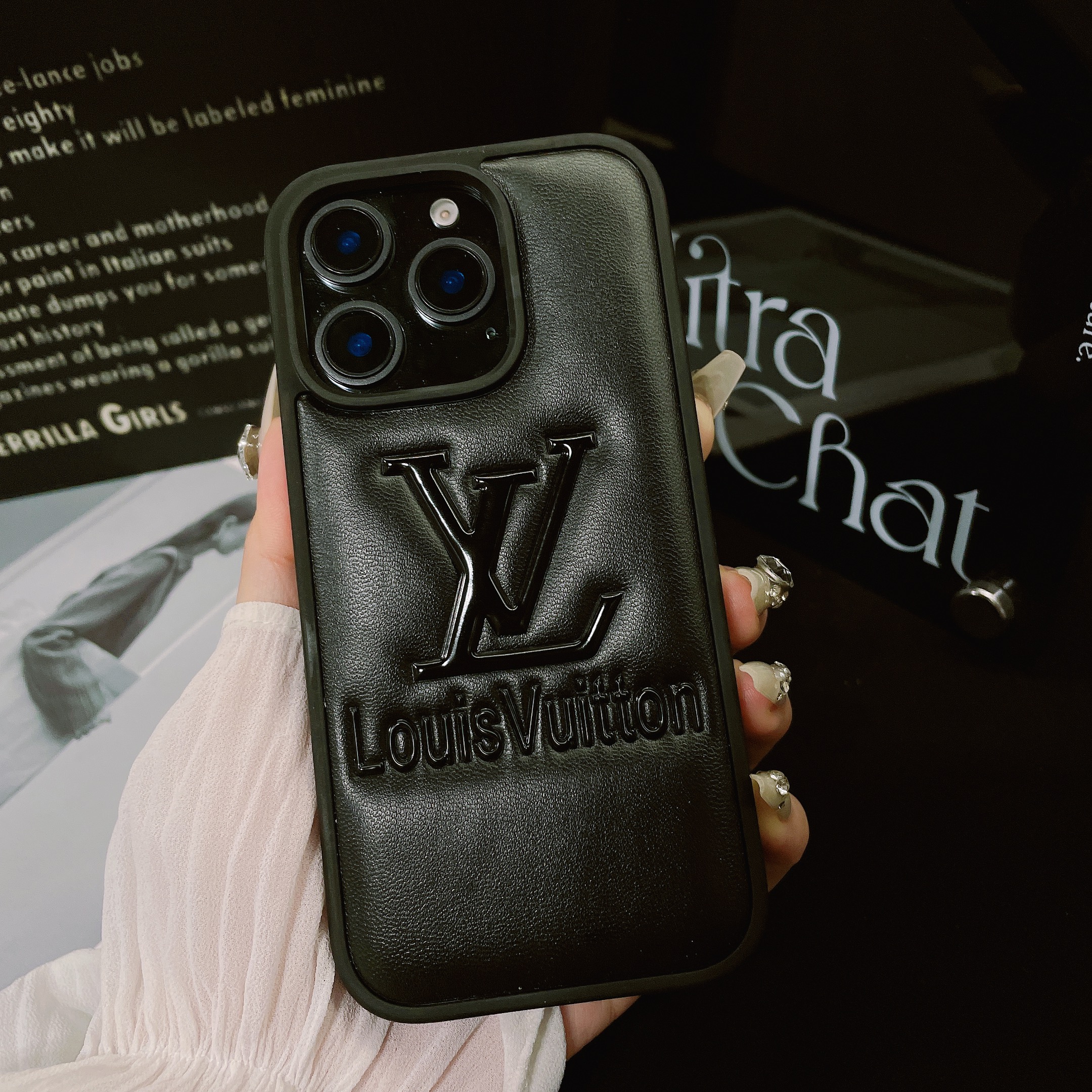 新款潮牌LV压印黑色适用苹果16promax手机壳iPhone15男女14pro皮质13全包防摔软保护套高档奢华小众个性简约