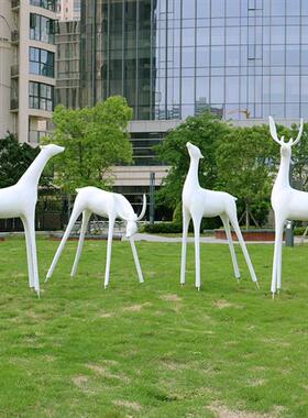 户外玻璃钢抽象白鹿雕塑公园林景观仿铜鹿摆件售楼部小区庭院造景