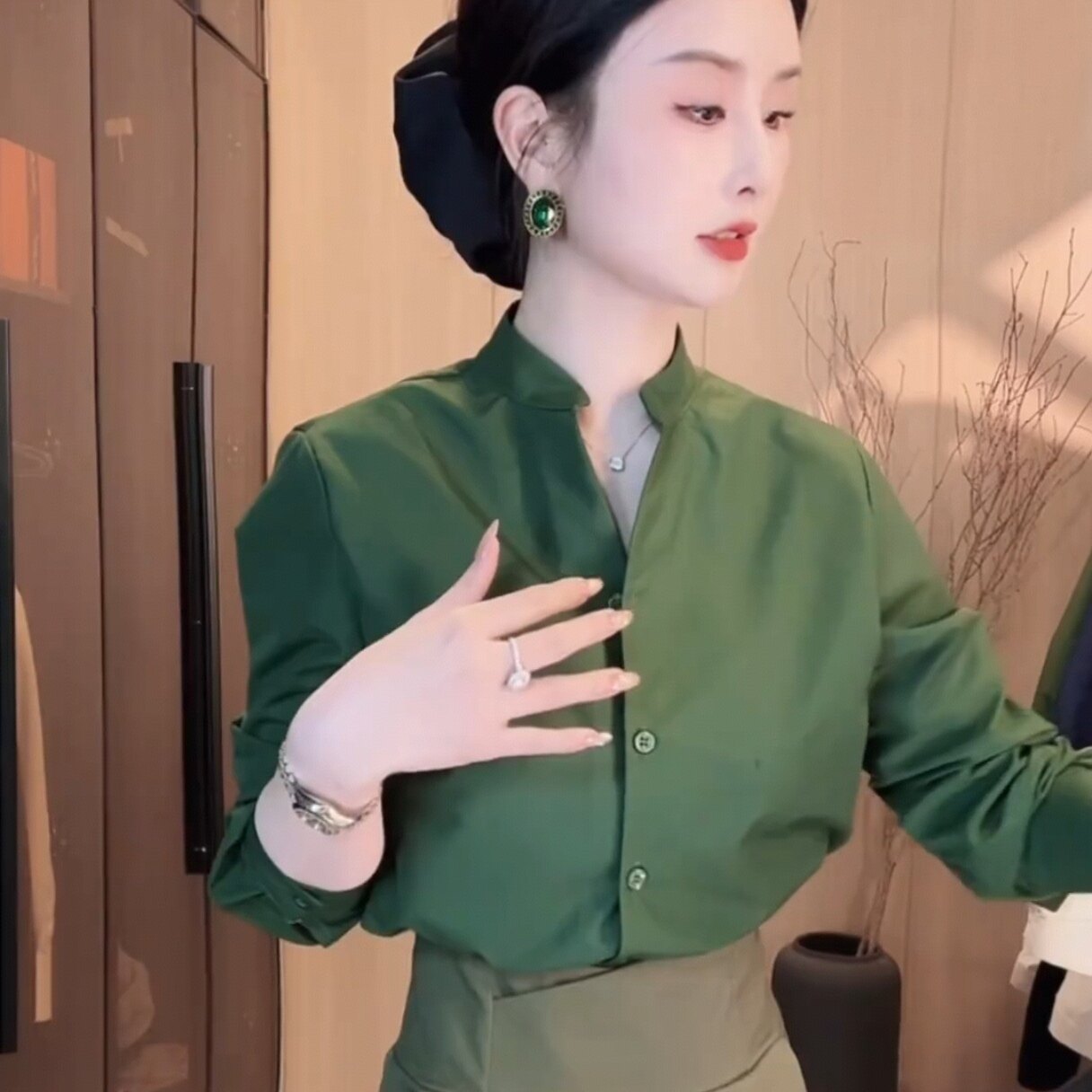 法式V领纯色衬衫女2026春季新款高级感减龄百搭洋气长袖衬衣上衣