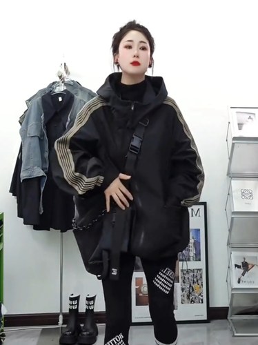 欧洲站时尚百搭显瘦连帽冲锋衣女2026春秋新款洋气休闲宽松外套潮