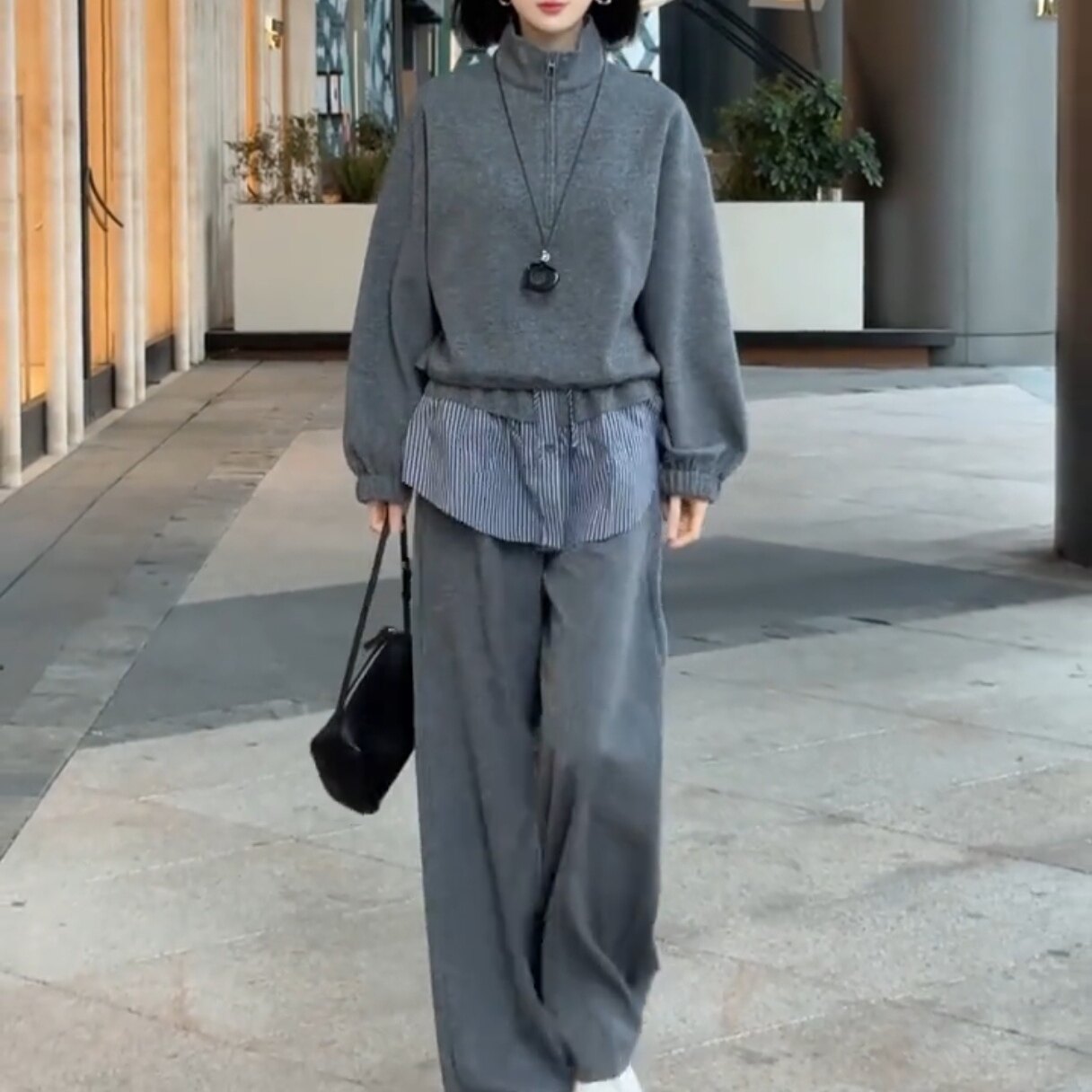 半拉链卫衣+屁帘阔腿裤两件套女图片
