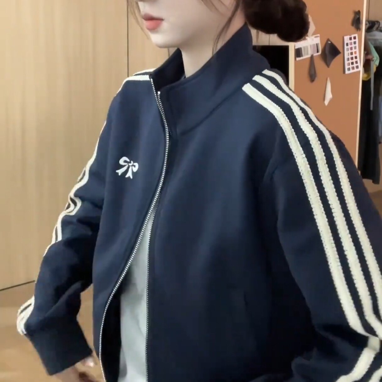 短款立领刺绣棒球服短外套女新款图片