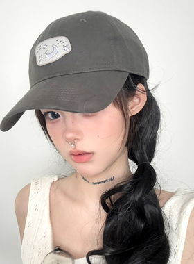 灰色刺绣弯檐棒球帽显脸小中性