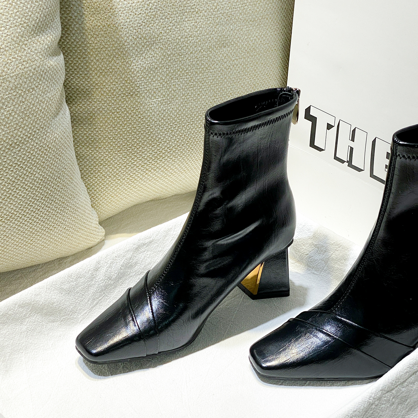 复古方头粗跟短靴女2025年冬季新款设计感真皮瘦瘦靴通勤高跟女靴