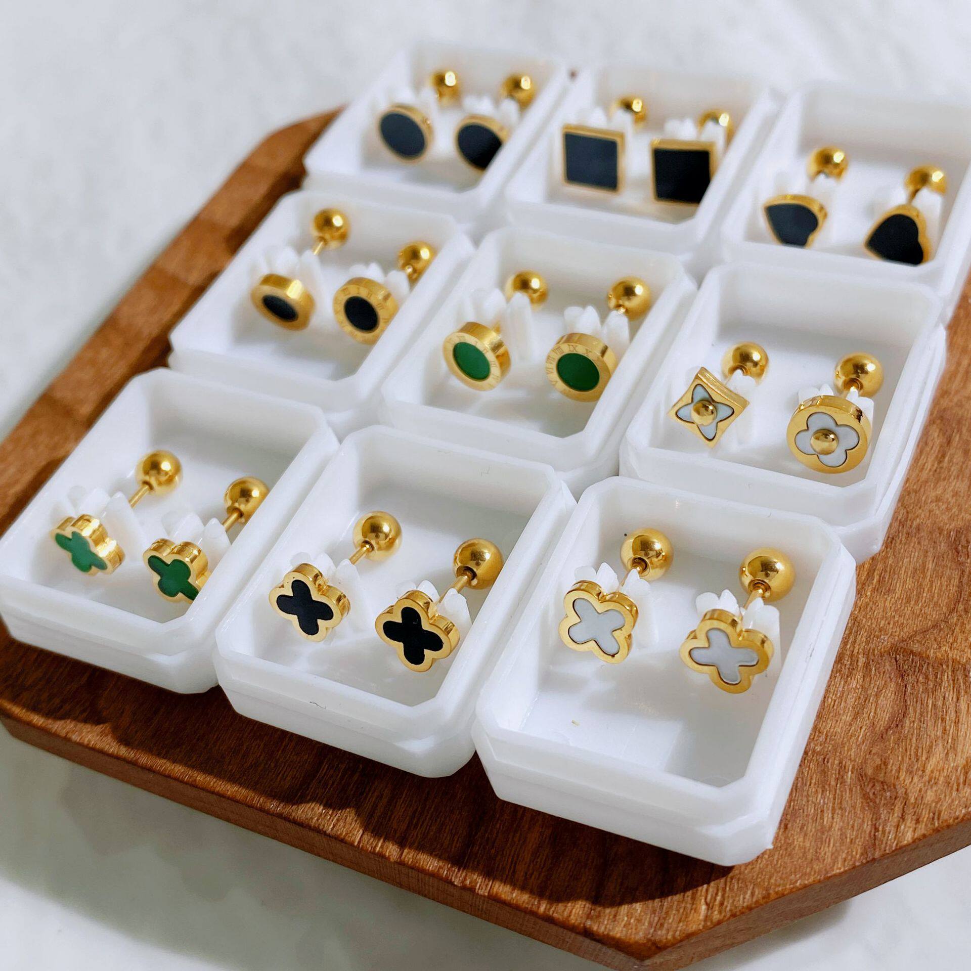 经典四叶草钛钢耳钉防过敏钛合金耳骨钉拧螺丝洗澡睡觉免摘耳环女