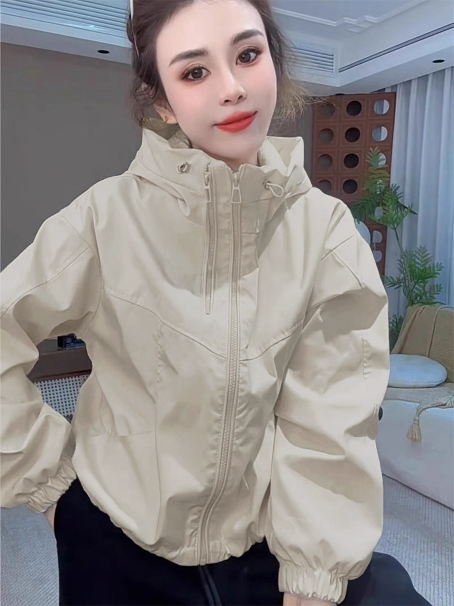 初秋薄款连帽冲锋衣女2025春秋新款时尚双拉链超好看棒球服外套女