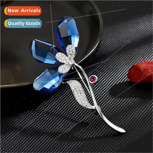 Elegant delicate magnolia brooch coat high-grade versatile