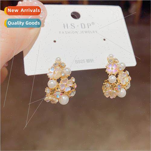 Summer new sweet fashion pearl hollow flower C earrings nich