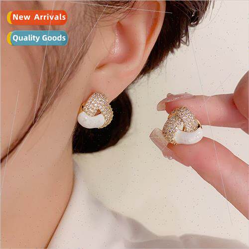 High-class sense retro fashion twisted triangle earrings s92