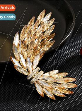 Elegant luxury high-grade Austrian crystal wings coat brooch