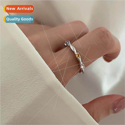 Color clashing twist ring simple geometric twisted rope join