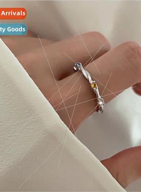 Color clashing twist ring simple geometric twisted rope join