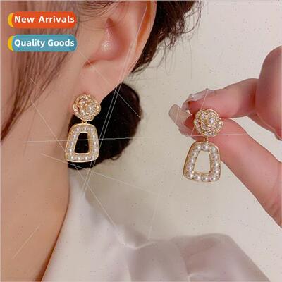 High-class sense retro flowers trapezoidal pearl earrings fa
